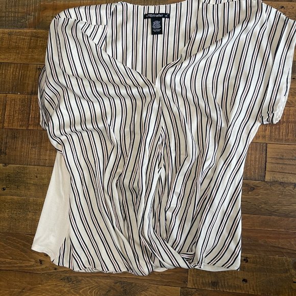 URBAN affair women’s pinstriped top size 1X. - Picture 7 of 7
